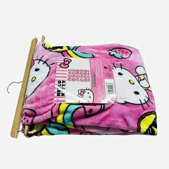Hello Kitty Summer Rainbow Beach Plush Throw Blanket Hot Pink - Picture 4 of 5